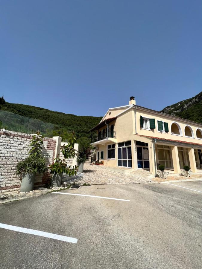 Lithino Apartments - 5Min From The Beach Agios Ioannis Peristeron  Exterior photo
